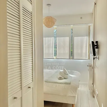 Le Petit Hermitage Apartment *