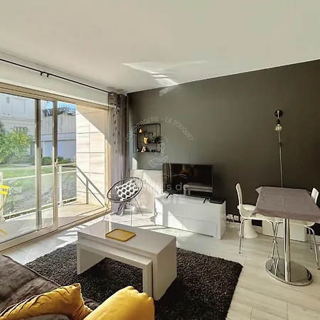 Le Petit Hermitage Apartment